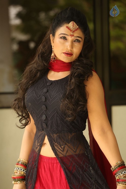 Ramya Sri New Images - 14 / 57 photos