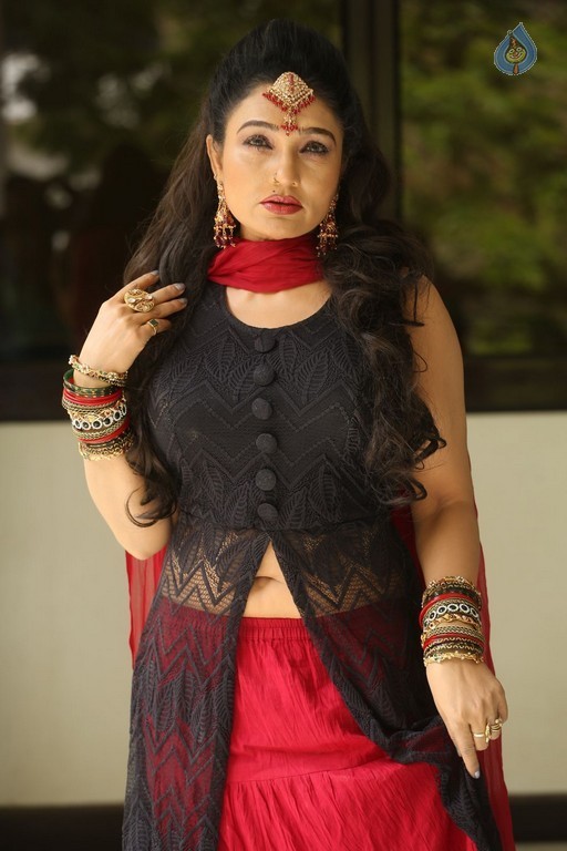 Ramya Sri New Images - 19 / 57 photos