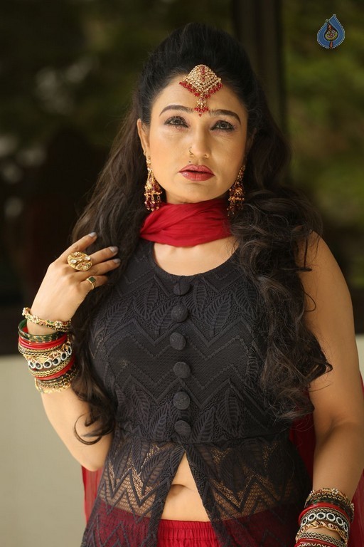 Ramya Sri New Images - 32 / 57 photos