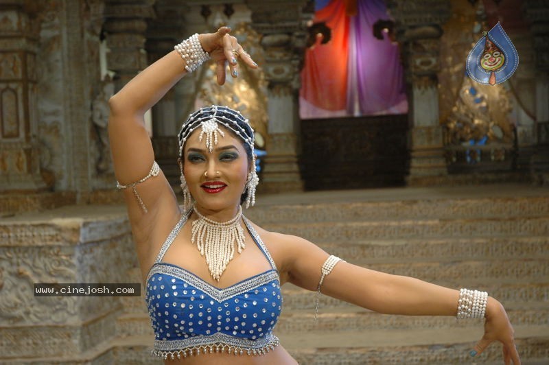 Ramya Sri Spicy Photo Gallery - 33 / 50 photos