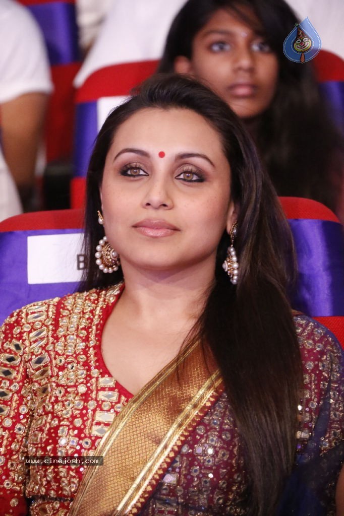 Rani Mukherjee New Gallery - 21 / 38 photos