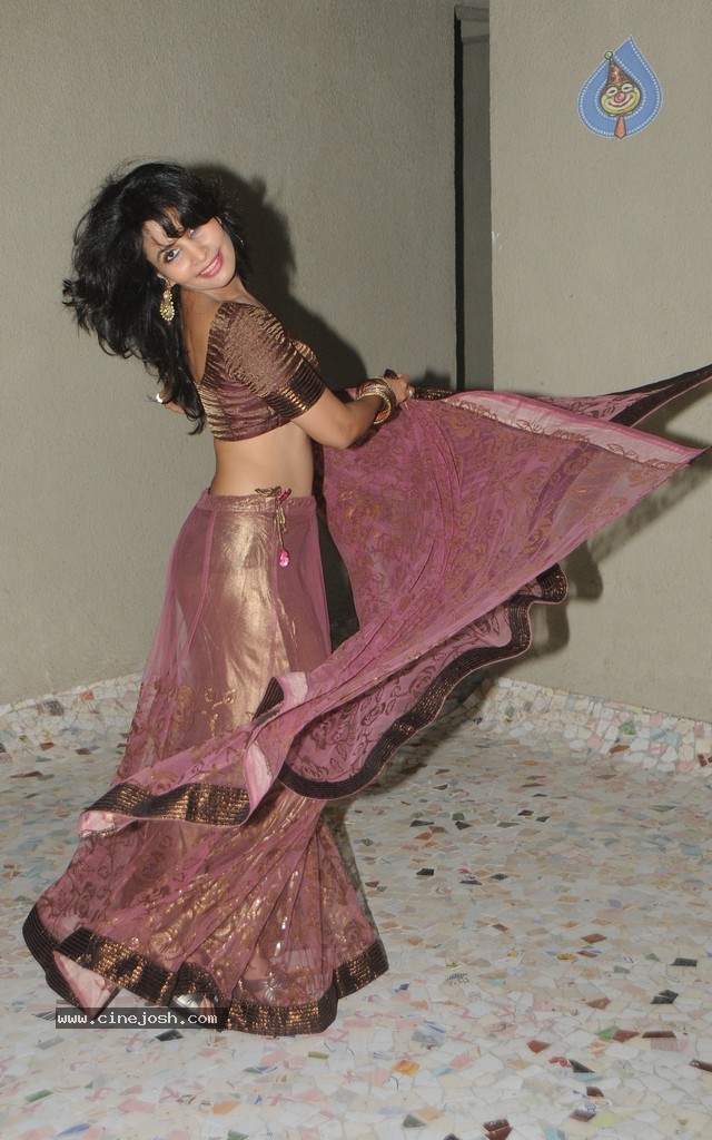 Rashaana Shah Navratri Theme Photoshoot - 1 / 15 photos