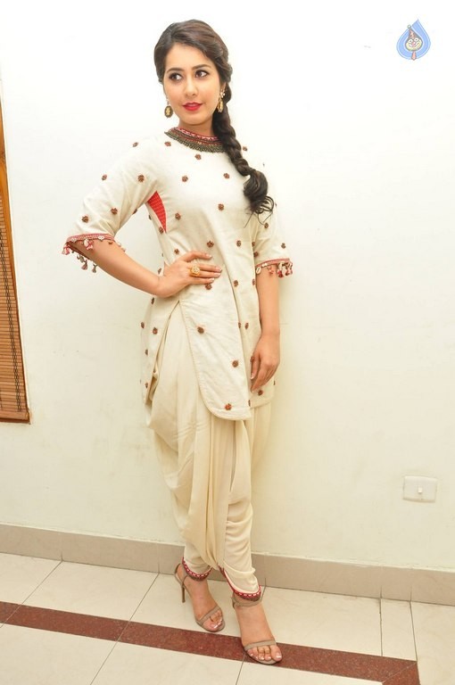 Rashi Khanna at Supreme Audio Launch - 7 / 50 photos