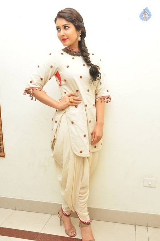 Rashi Khanna at Supreme Audio Launch - 11 / 50 photos