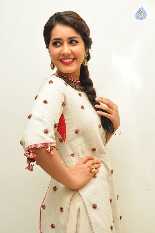 Rashi Khanna at Supreme Audio Launch - 14 / 50 photos