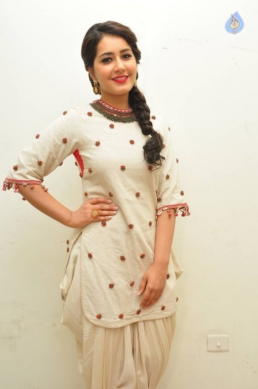 Rashi Khanna at Supreme Audio Launch - 16 / 50 photos