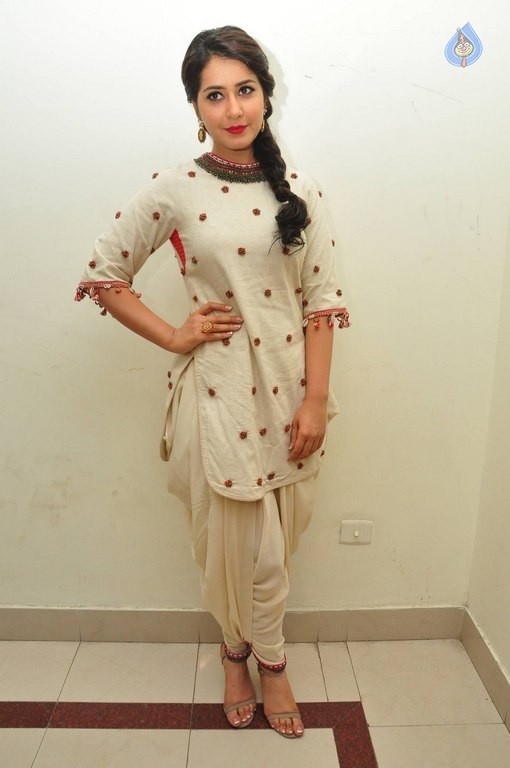 Rashi Khanna at Supreme Audio Launch - 17 / 50 photos