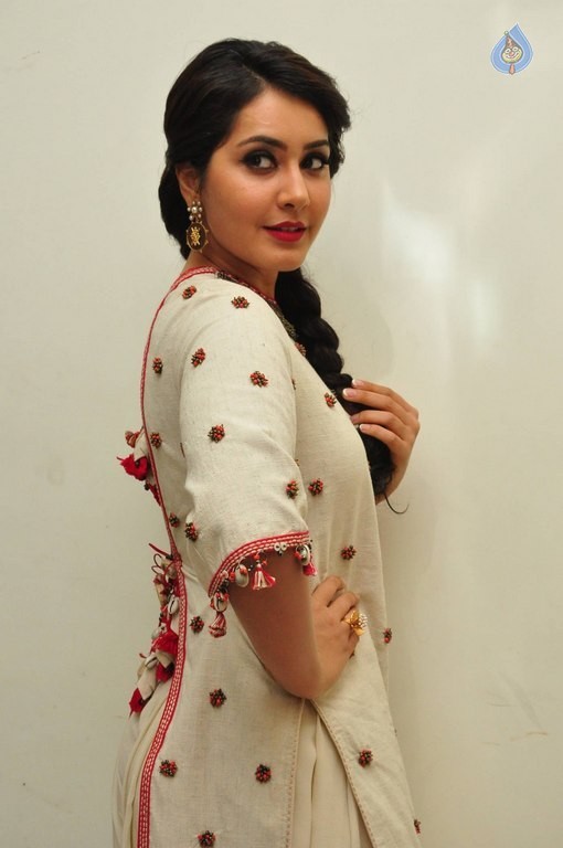 Rashi Khanna at Supreme Audio Launch - 20 / 50 photos