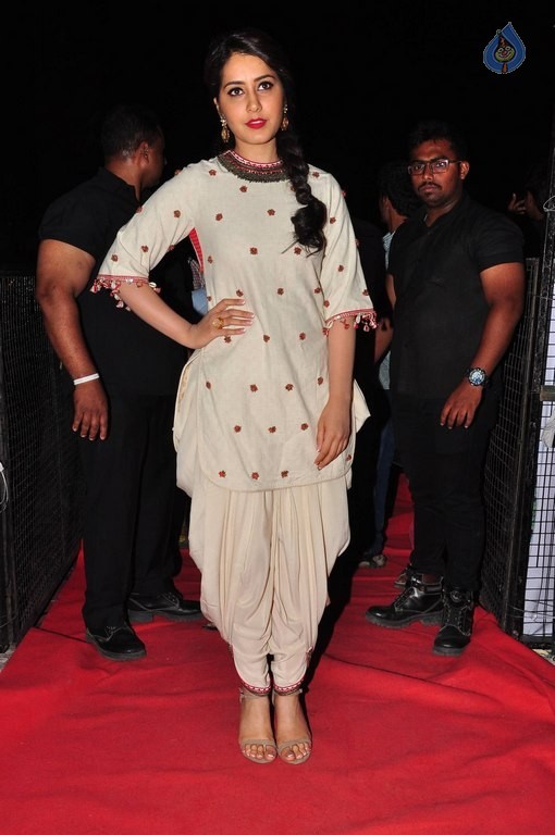 Rashi Khanna at Supreme Audio Launch - 33 / 50 photos