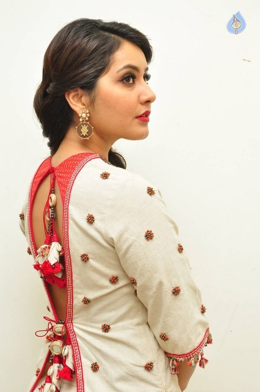 Rashi Khanna at Supreme Audio Launch - 39 / 50 photos