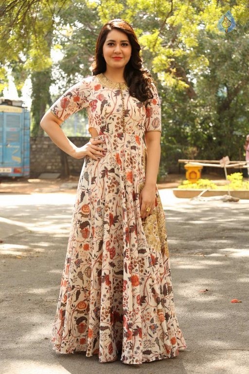 Rashi Khanna Latest Photos - 27 / 54 photos