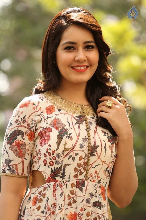 Rashi Khanna Latest Photos - 40 / 54 photos