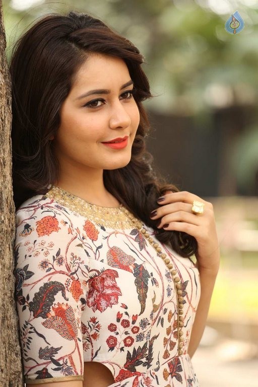Rashi Khanna Latest Photos - 51 / 54 photos