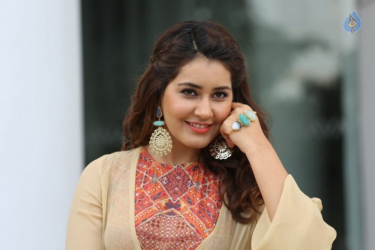 Rashi Khanna Latest Photos - 17 / 63 photos