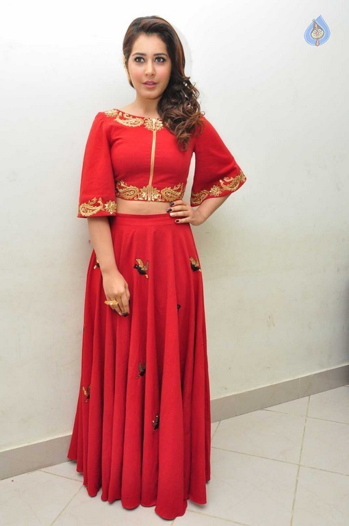 Rashi Khanna New Images - 18 / 41 photos