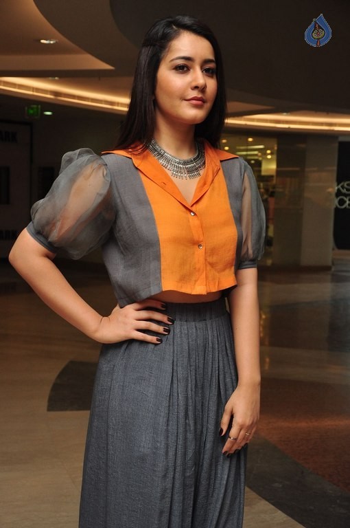 Rashi Khanna New Photos - 32 / 41 photos