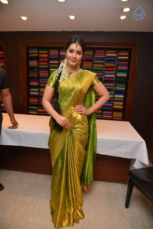 Rashi Khanna New Photos - 11 / 29 photos