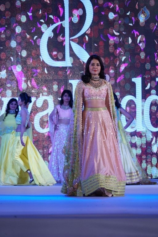 Rashi Khanna New Pics - 1 / 41 photos