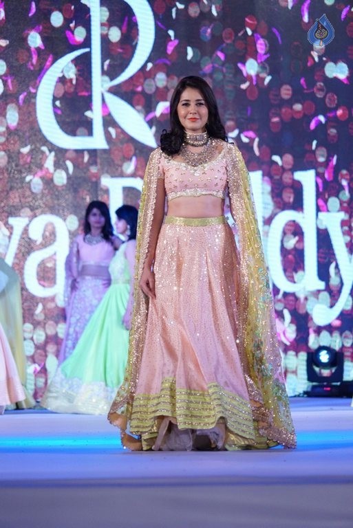 Rashi Khanna New Pics - 2 / 41 photos