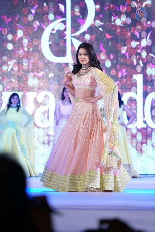 Rashi Khanna New Pics - 7 / 41 photos