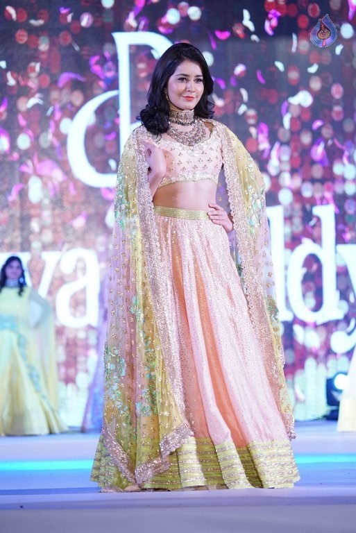 Rashi Khanna New Pics - 14 / 41 photos