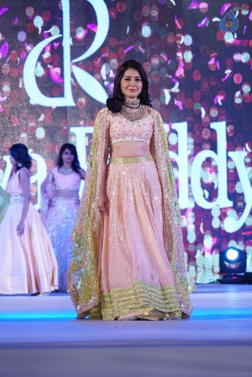 Rashi Khanna New Pics - 21 / 41 photos