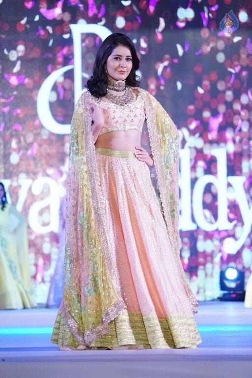 Rashi Khanna New Pics - 24 / 41 photos