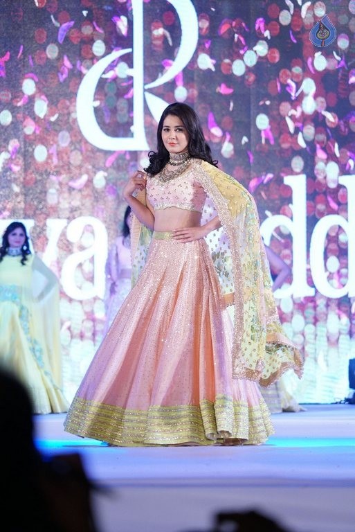 Rashi Khanna New Pics - 25 / 41 photos