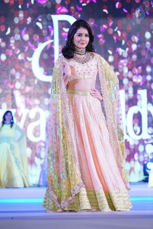 Rashi Khanna New Pics - 30 / 41 photos