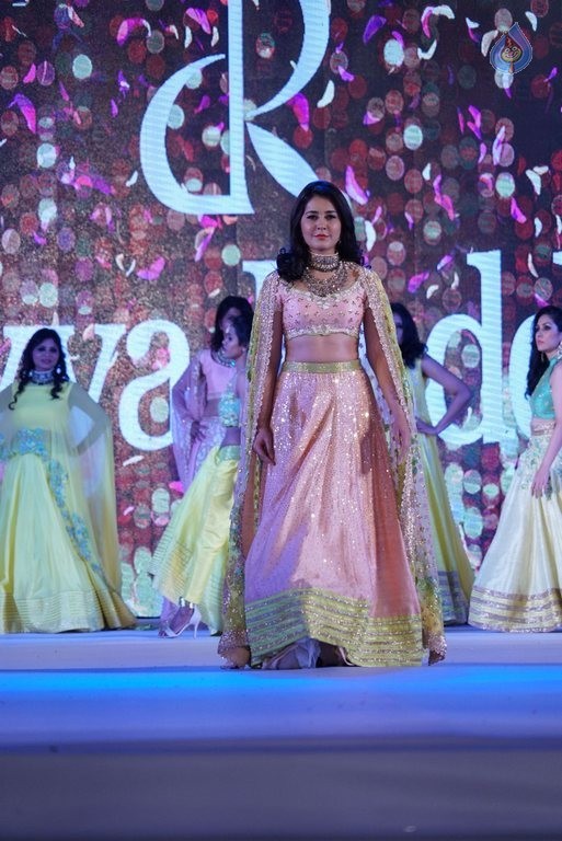 Rashi Khanna New Pics - 31 / 41 photos