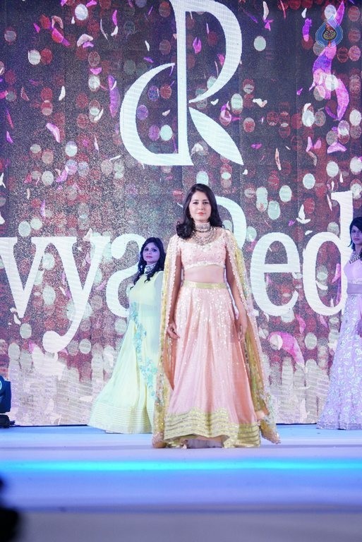 Rashi Khanna New Pics - 36 / 41 photos