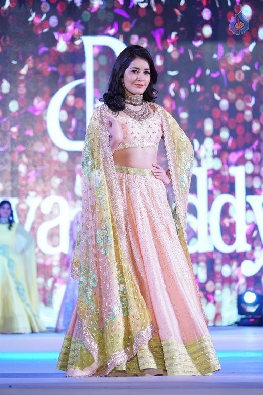 Rashi Khanna New Pics - 37 / 41 photos