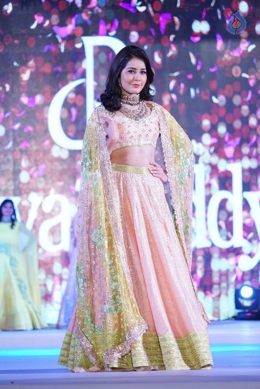 Rashi Khanna New Pics - 39 / 41 photos