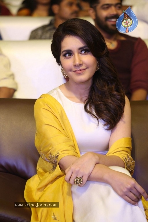 Rashi Khanna New Stills - 8 / 20 photos