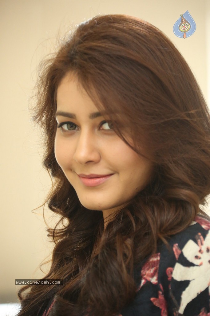 Rashi Khanna New Stills - 95 / 145 photos