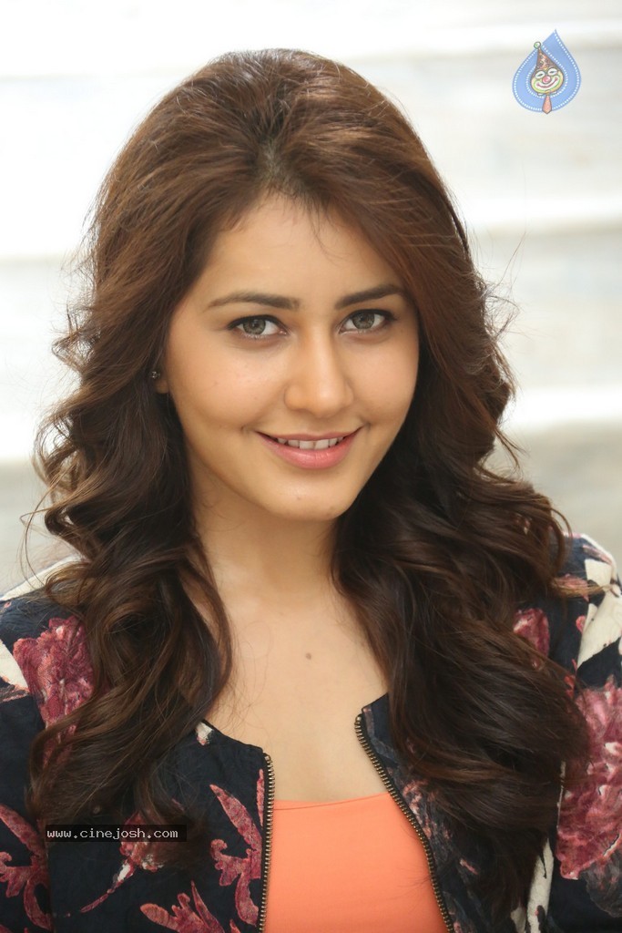Rashi Khanna New Stills - 141 / 145 photos