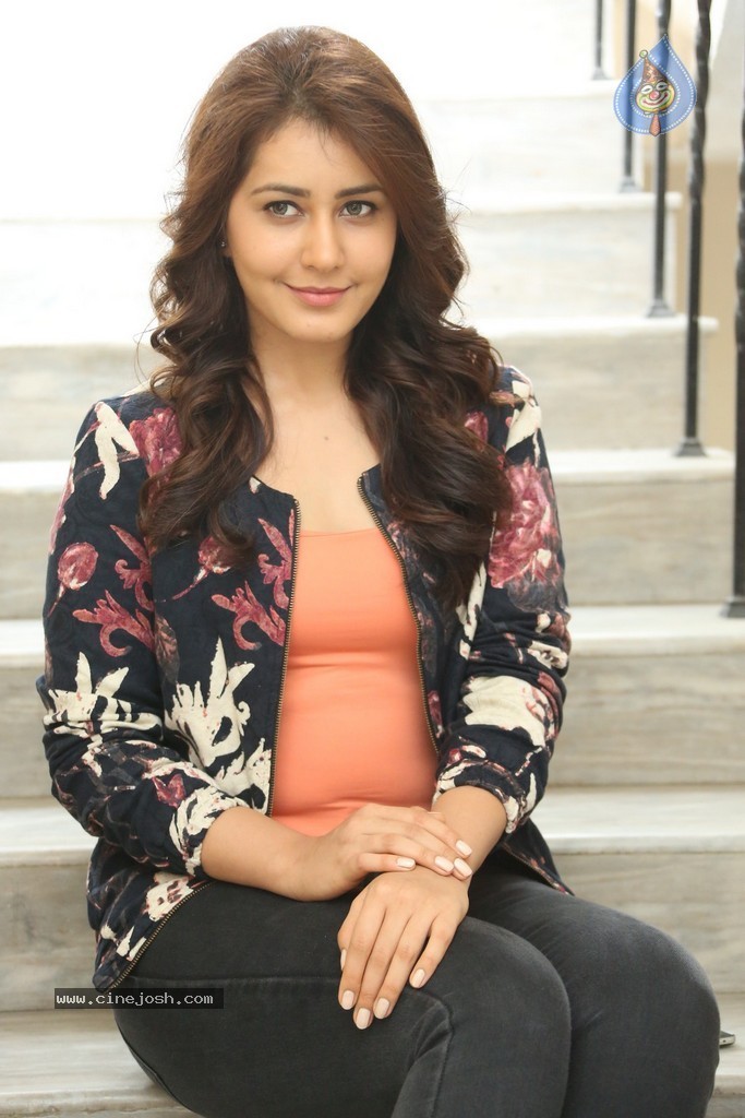 Rashi Khanna New Stills - 142 / 145 photos