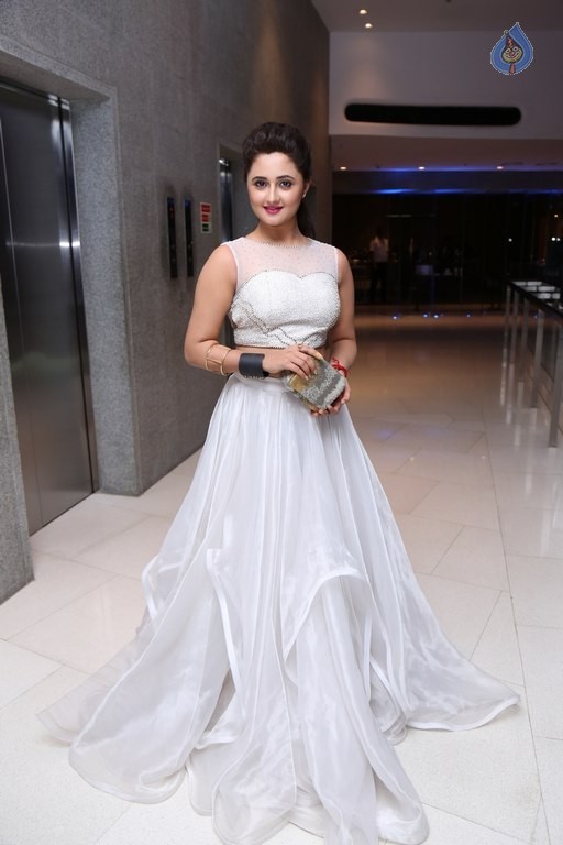 Rashmi Desai New Photos - 7 / 20 photos