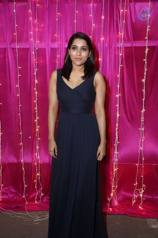 Rashmi Gautam at Zee Telugu Apsara Awards - 11 / 15 photos
