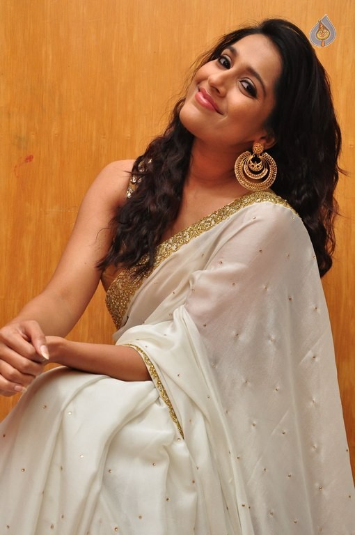 Rashmi Gautam Latest Pics - 3 / 42 photos