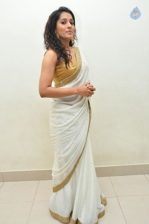 Rashmi Gautam Latest Pics - 8 / 42 photos