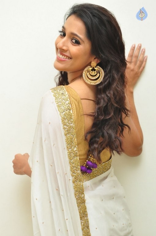 Rashmi Gautam Latest Pics - 24 / 42 photos