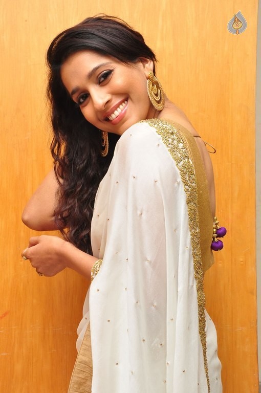 Rashmi Gautam Latest Pics - 35 / 42 photos