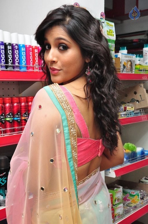 Rashmi Gautam New Photos - 41 / 42 photos