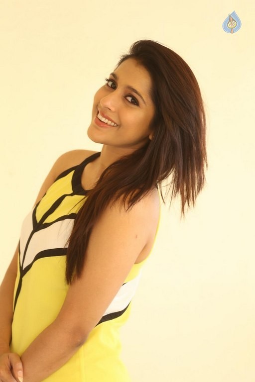 Rashmi Gautam New Pics - 29 / 42 photos