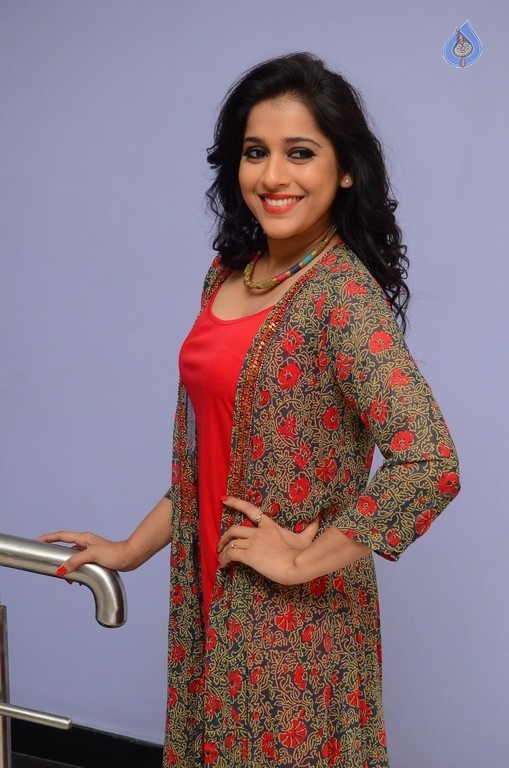 Rashmi Gautam New Stills - 8 / 39 photos