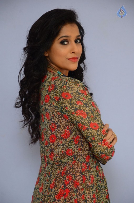Rashmi Gautam New Stills - 24 / 39 photos