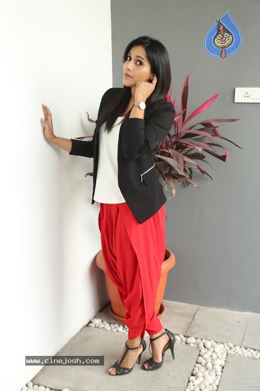 Rashmi Gautam New Stills - 27 / 31 photos