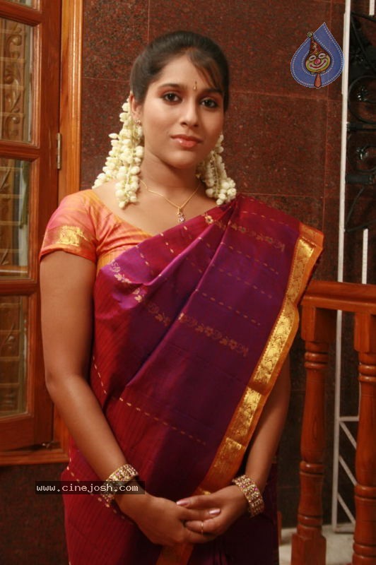 Rashmi Gautam Stills - 16 / 51 photos