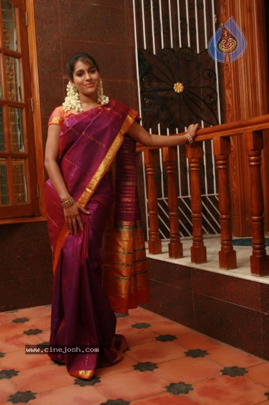 Rashmi Gautam Stills - 24 / 51 photos